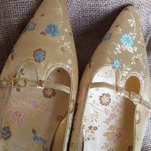 Isaac Mizrahi Brocade Pointed-Toe Flats